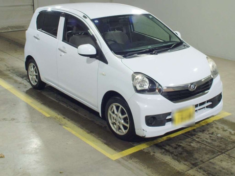 2013 Daihatsu Mira es LA300S[2]