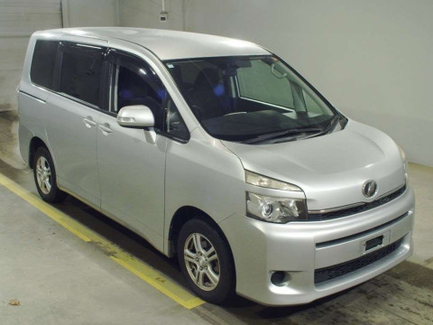 2010 Toyota Voxy ZRR75G[2]