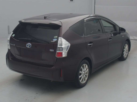 2014 Toyota Prius alpha ZVW41W[1]