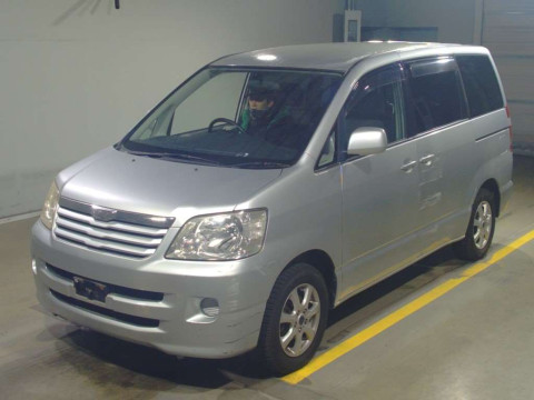 2002 Toyota Noah AZR60G[0]