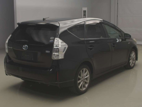 2011 Toyota Prius alpha ZVW41W[1]