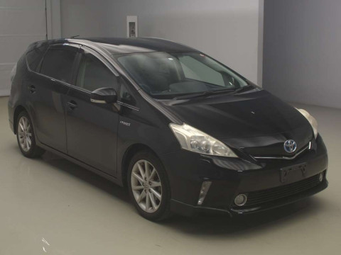 2011 Toyota Prius alpha ZVW41W[2]