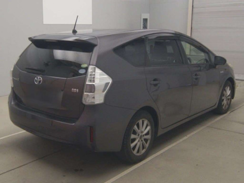 2014 Toyota Prius alpha ZVW41W[1]