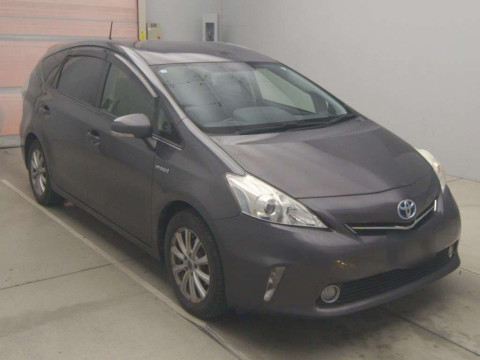 2014 Toyota Prius alpha ZVW41W[2]