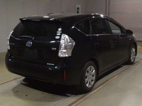 2012 Toyota Prius alpha ZVW41W[1]