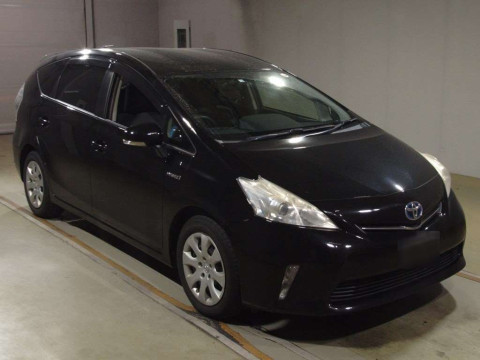 2012 Toyota Prius alpha ZVW41W[2]