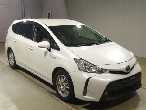 2017 Toyota Prius alpha ZVW40W[2]