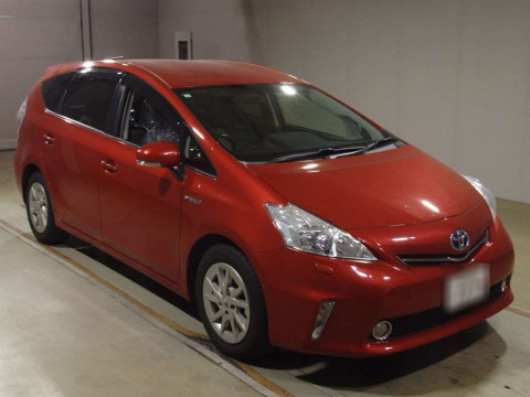 2012 Toyota Prius alpha ZVW41W[2]