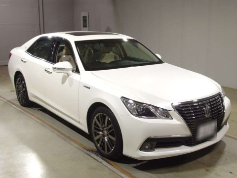 2013 Toyota Crown Hybrid AWS210[2]