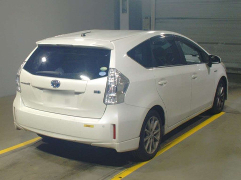 2012 Toyota Prius alpha ZVW41W[1]