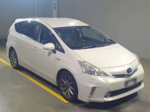 2012 Toyota Prius alpha ZVW41W[2]