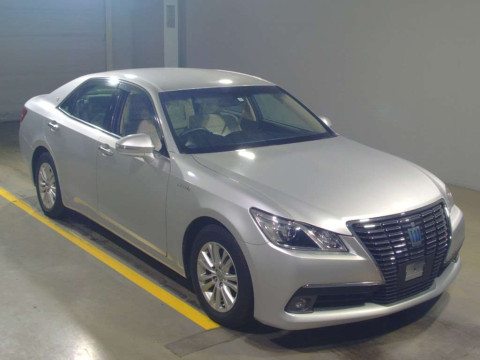 2013 Toyota Crown Hybrid AWS210[2]