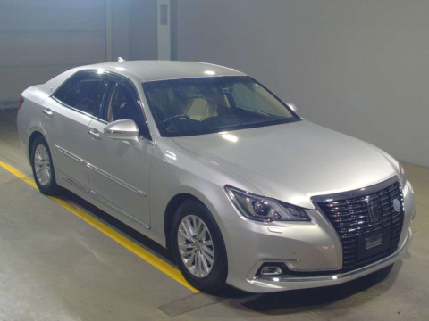 2016 Toyota Crown GRS210[2]