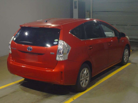 2013 Toyota Prius alpha ZVW41W[1]