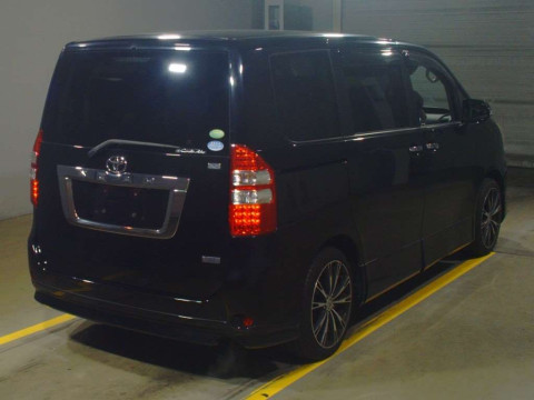 2013 Toyota Noah ZRR70G[1]