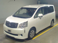 2013 Toyota Noah