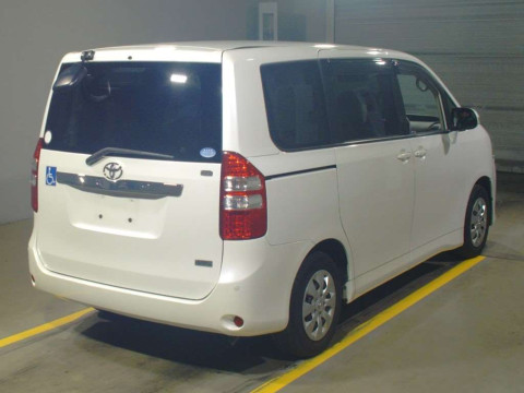 2013 Toyota Noah ZRR70G[1]