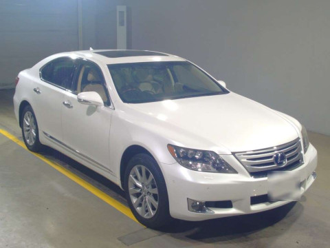 2011 Lexus LS UVF45[2]