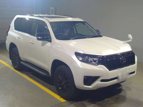 2022 Toyota Land Cruiser Prado TRJ150W[2]