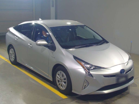 2018 Toyota Prius ZVW50[2]