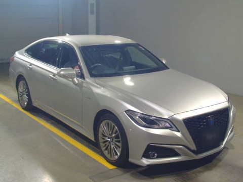 2019 Toyota Crown Hybrid AZSH20[2]