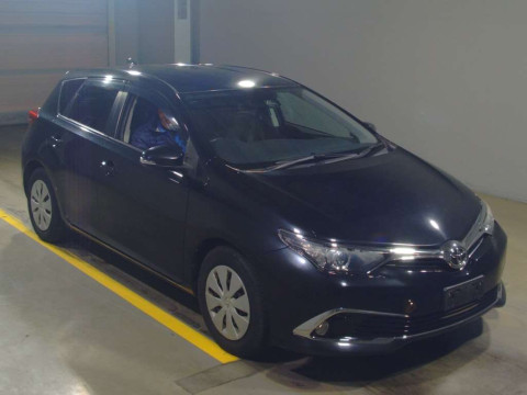 2016 Toyota Auris NZE181H[2]