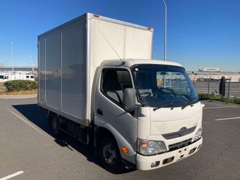 2015 Toyota Dyna Truck XZU605[2]