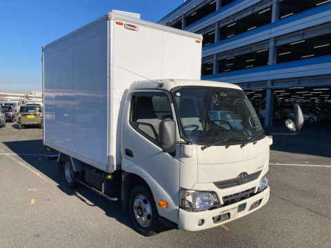 2018 Toyota Dyna Truck XZU605[2]