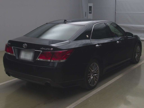 2015 Toyota Crown GRS214[1]