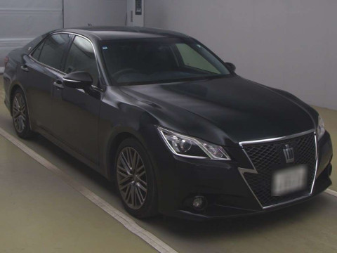 2015 Toyota Crown GRS214[2]