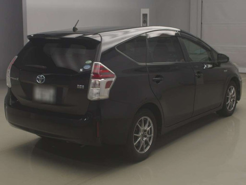 2016 Toyota Prius alpha ZVW41W[1]