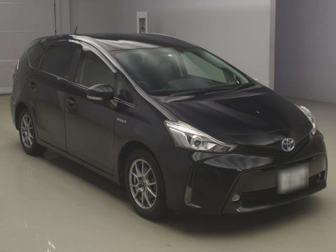 2016 Toyota Prius alpha ZVW41W[2]