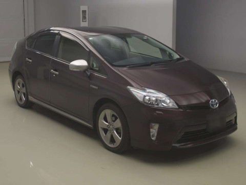 2014 Toyota Prius ZVW30[2]