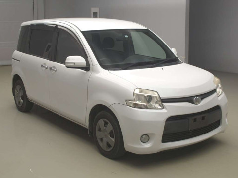 2011 Toyota Sienta NCP81G[2]