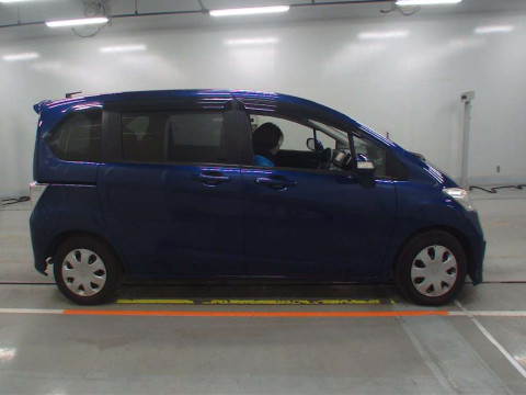 2015 Honda Freed GB3[2]