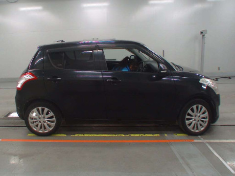 2010 Suzuki Swift ZC72S[2]