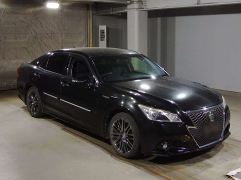 2013 Toyota Crown Hybrid AWS210[2]