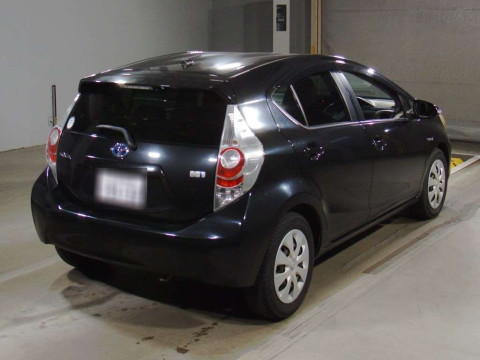 2012 Toyota Aqua NHP10[1]