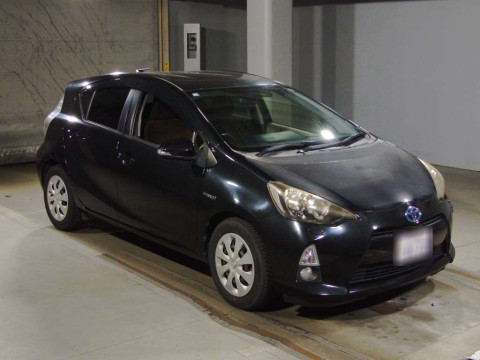 2012 Toyota Aqua NHP10[2]