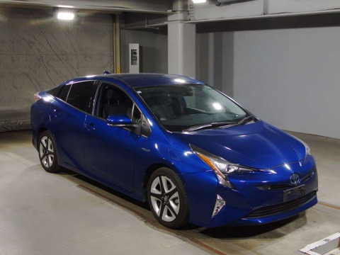 2016 Toyota Prius ZVW51[2]