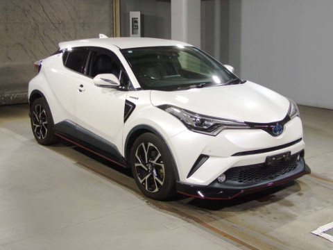 2017 Toyota C-HR ZYX10[2]