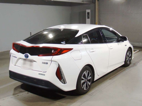 2017 Toyota Prius PHV ZVW52[1]