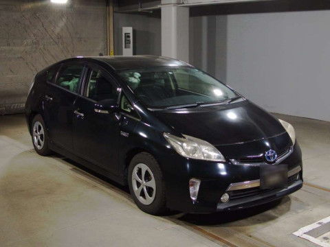 2012 Toyota Prius PHV ZVW35[2]