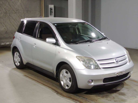 2002 Toyota IST NCP61[2]