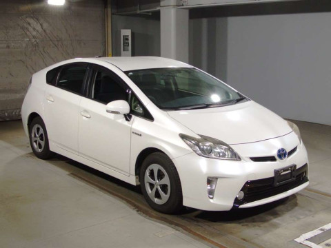 2015 Toyota Prius ZVW30[2]