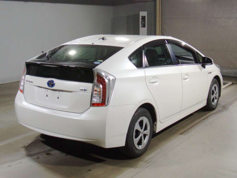 2015 Toyota Prius ZVW30[1]