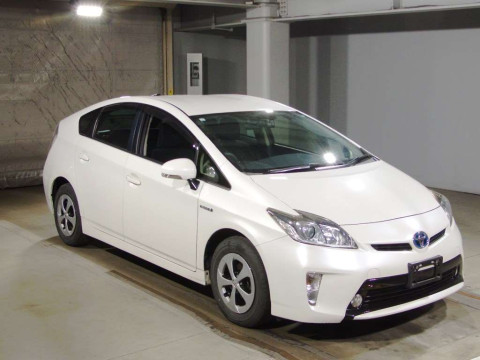 2015 Toyota Prius ZVW30[2]