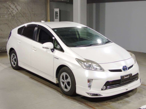 2013 Toyota Prius ZVW30[2]