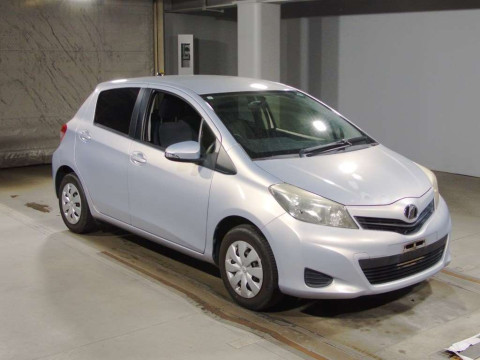 2013 Toyota Vitz KSP130[2]