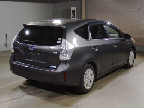 2012 Toyota Prius alpha ZVW41W[1]